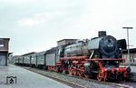Auf Gleis 9 hat 41 083 den N 2620 (Rheine ab 18.02 Uhr) nach Oberhausen über Coesfeld bereitgestellt. (01.09.1968) <i>Foto: Helmut Dahlhaus</i>