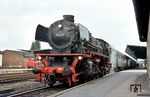 Laut Anschrift auf der Pufferbohle (Unt Bwg 28.8.68) war 41 083 am vorhergehenden Mittwoch noch im AW Braunschweig gewesen. Der elfminütige Halt des N 2620 in Coesfeld wurde für eine Bahnsteigaufnahme genutzt. (01.09.1968) <i>Foto: Helmut Dahlhaus</i>