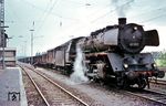 Bei einbrechender Dämmerung macht die Eifeltorer 41 101 im Bahnhof Rommerskirchen Kopf, nachdem sie ihren Zug rückwärts aus Niederaußem angebracht hatte. (18.05.1968) <i>Foto: Helmut Dahlhaus</i>