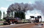 042 106 legte als Ersatz für eine ausgefallene 012 mit dem D 1734 (Emden Außenhafen – Rheine an 13.06 Uhr – Münster) eine dynamische Anfahrt in Papenburg hin. (18.08.1974) <i>Foto: Helmut Dahlhaus</i>