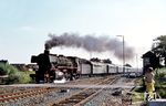 Am letzten Tag des Sommerfahrplans 1977 bespannte 042 113 einen Sonderzug der Eisenbahnfreunde Hannover nach Emden, die hier vor E 28273 durch Neermoor brettert. (24.09.1977) <i>Foto: Helmut Dahlhaus</i>