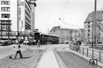 Straßentransport des Mitropa-Speisewagens WR 4ü-28 Nr. 1069 (Linke-Hofmann Breslau, Baujahr 1930) am Adolf-Hitler-Platz (zuvor Reichskanzlerplatz, heute Theodor-Heuss-Platz) Ecke Masurenallee. Das Amerikahaus wurde 1929/30 im Bauhausstil der Neuen Sachlichkeit errichtet. 1938 zog hier der weltweit erste reguläre Fernsehsender "Deutscher Fernseh-Rundfunk" ein, der mit dem Fernsehstudio des benachbarten Deutschlandhauses verbunden war. Während des Zweiten Weltkriegs wurde das Amerikahaus in der Nacht vom 22. zum 23. November 1943 infolge eines alliierten Luftangriffs (bei dem übrigens auch die Kaiser-Wilhelm-Gedächtniskirche getroffen wurde) schwer beschädigt. Auch den Speisewagen erwischte es 1943. Nach einem Bombentreffer wurde er am 16.12.1943 in Berlin-Charlottenburg ausgemustert. (1936) <i>Foto: RVM</i>