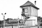75 013 rangiert am Stellwerk "If" (Baujahr 1912) im Bahnhof Isny. (1935) <i>Foto: Ernst Schörner</i>
