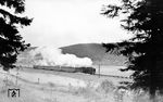 39 229 vom Villingen (Schwarzw) mit einem Touropa-Sonderzug bei Immendingen. (06.09.1955) <i>Foto: Carl Bellingrodt</i>