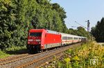Mit der Leerwagenüberführung LPFT 27958 (Darmstadt Hbf - Dortmund Bbf) ist 101 069 mit einem freundlich grüßenden Lokführer bei Solingen-Ohligs unterwegs. (10.08.2025) <i>Foto: Joachim Bügel</i>