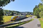 Wegen eines Schadens an der nachfolgenden Ederbrücke zwischen Aue-Wingeshausen und Bad Berleburg enden die Züge der Hessischen Landesbahn wie hier die RB 61818 aus Betzdorf zum Wenden derzeit an dieser Stelle mitten in der Prärie hinter Aue-Wingeshausen. Das Provisorium soll voraussichtlich bis zum 30. September 2025 bestehen bleiben. (11.08.2025) <i>Foto: Joachim Bügel</i>