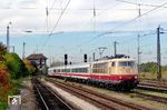 103 245 fährt mit Lr 74995 durch den Rangierbahnhof München-Laim. (22.10.2004) <i>Foto: Stefan von Lossow</i>