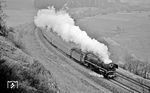 001 211 mit D 853 (Nürnberg - Hof) bei Hof-Moschendorf. (11.04.1971) <i>Foto: Burkhard Wollny</i>