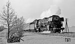 001 229 mit D 853 auf dem Weg nach Hof in der Ausfahrt nach dem Bahnhof Marktschorgast. (11.04.1971) <i>Foto: Burkhard Wollny</i>