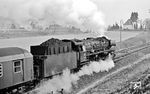 001 229 mit E 1791 nach Hof am Ende der 'Schiefen Ebene' kurz vor Marktschorgast. (12.04.1971) <i>Foto: Burkhard Wollny</i>