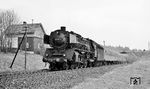 Bei Streitau rollt 001 111 mit E 1863 (Stuttgart - Hof) an einem ehemaligen Bahnwärterhaus vorbei. (11.04.1971) <i>Foto: Burkhard Wollny</i>