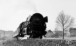 001 164 mit E 1863 nach Hof nahe der Hofschaft Höflas zwischen Falls und Stammbach. (09.04.1971) <i>Foto: Burkhard Wollny</i>