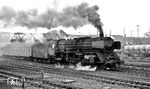 001 168 fährt mit dem E 659 "Frankenland" (Saarbrücken - Hof) aus dem Bahnhof Neuenmarkt-Wirsberg. (10.04.1971) <i>Foto: Burkhard Wollny</i>