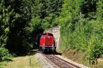 212 261 an der östlichen Tunnelausfahrt des Grimmelshofener Tunnels. Erbaut wurde der Tunnel, der die Spiegelhalde und das Pfaffenholz verbindet, zwischen 1887 und 1890. (10.08.2025) <i>Foto: Zeno Pillmann</i>
