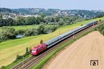 TRI 110 198 mit DLr 56716 (Dortmund-Eving - Köln Bbf) im Ruhrtal zwischen Witten und Wetter (Ruhr). (13.08.2025) <i>Foto: Joachim Schmidt</i>