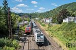 Während der Wartezeit des GAG 60761 überholten einige dahinter wartende Züge. Dazu gehörte u.a. der IC 2229 nach Frankfurt (Main) mit 147 555, dem man durch die Störung mittlerweile auch eine Stunde Verspätung verpasst hatte. Den Reisenden wurde der auf diesem Abschnitt als RE 34 verkehrende und in Werdohl haltende Zug zunächst als "Ausfall" angezeigt, später mit einer Verspätung wegen "Notarzteinsatz an der Strecke". Vielleicht war damit der Cargo Notdienst gemeint?! (18.08.2025) <i>Foto: Joachim Schmidt</i>