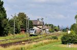 HLB 508 102 fährt als RB 24627 nach Friedberg (Hess) aus dem Bahnhof Beienheim. Zu dem historischen Bahnhofsumfeld hätte man sich einen adäquateren Zug gewünscht. Nach 90 Jahren wird hier im Jahr 2026 die alte Stellwerktechnik ausgedient haben. (01.09.2021) <i>Foto: Zeno Pillmann</i>