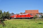 Seit Herbst 2023 ist der Betrieb auf der Lahn-Kinzig-Bahn wegen unbesetzter Stellwerke eingeschränkt. Dies betrifft vor allem die mechanischen Stellwerke auf den Abschnitten Gießen–Nidda und Glauburg-Stockheim–Gelnhausen. Der Zugbetrieb wird daher regelmäßig zu bestimmten Zeiten eingestellt. So fuhren im August 2024 die Züge wochentags nur von 6 bis 16 Uhr, an Samstagen von 7 bis 17 Uhr und an Sonntagen von 7 bis 19 Uhr. Das EStW wird hoffentlich Besserung bringen. Im August 2025 ist 245 016 mit RB 15735 nach Frankfurt (Main) Hbf nahe des Haltepunkts Glauburg-Glauberg unterwegs. (11.08.2025) <i>Foto: Zeno Pillmann</i>