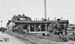Fotosession mit 24 058 in ihrem Heimat-Bw Rahden (Kr Lübbecke). (22.08.1964) <i>Foto: Karl Wyrsch, Slg. D. Ammann</i>