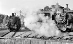 Neben der nur sechs Jahre älteren 93 897 wirkt 24 058 (Baujahr 1929) deutlich moderner. (22.08.1964) <i>Foto: Karl Wyrsch, Slg. D. Ammann</i>