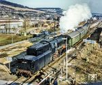 Blick von der Brücke der Bundesstraße 290 auf die in Bad Mergentheim mit N 7532 nach Lauda ausfahrende 023 039.  (03.1975) <i>Foto: Karsten Risch</i>