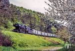 023 019 mit N 7539 nach Bad Mergentheim im blühenden Taubertal bei Unterbalbach. (05.1975) <i>Foto: Karsten Risch</i>