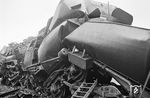 Neben den Personalen beider Lokomotiven wurden 4 Reisende getötet und 17 verletzt.  (24.09.1958) <i>Foto: Fischer</i>
