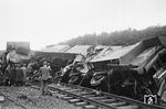 Die meisten Toten und Verletzten gab es im ersten Wagen hinter der P 8. (24.09.1958) <i>Foto: Fischer</i>