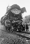Im Vergleich zu der P 8 hatte 23 080 den Unfall relativ glimpflich überstanden. (24.09.1958) <i>Foto: Fischer</i>