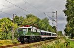 Grün in grün: E 40 1313 mit dem gut 2 Stunden verspäteten DLr 26797 (Bad Bentheim - Köln Bbf) bei Solingen-Ohligs. (27.08.2025) <i>Foto: Joachim Bügel</i>