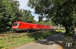 Es gibt noch Züge, die vor Plan fahren: ÖBB 1016 027 mit dem 80 Minuten vor seiner Planzeit verkehrenden DGS 42171 (Wuppertal-Langerfeld - Sommacompagna Sona) bei Solingen-Ohligs. (27.08.2025) <i>Foto: Joachim Bügel</i>