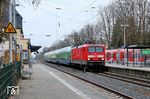 In Frankfurt (Main) kommt seit vielen Monaten der „Touristik-Dosto“ von DB Gebrauchtzug zum Einsatz. Er hat einen festen Umlaufplan auf der Bergstraße, gelegentlich gibt es aber auch Einsätze auf anderen Strecken. Hier ist 114 029 mit RB 15272 (Frankfurt/M Hbf - Limburg/Lahn) in Hofheim (Taunus) unterwegs. (15.02.2025) <i>Foto: Marvin Christ</i>