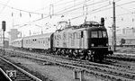 118 021 erreicht mit dem D 511 aus Hagen (Westf) ihr Reiseziel in München Hbf. (02.10.1971) <i>Foto: Burkhard Wollny</i>