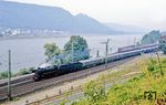 Anlässlich ihres 50. Geburtstag fährt 41 360 mit Sonderzug Dz 25400 durch Rheinbrohl. (11.08.1990) <i>Foto: Wolfgang Bügel</i>