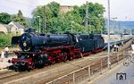 41 360 beim Wasserhalt vor Sonderzug Dz 25420 im Bahnhof Boppard. Im 50. Jubiläumsjahr der Lok fuhr sie 10.793 km vor Sonderzügen. (11.08.1990) <i>Foto: Wolfgang Bügel</i>