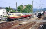 103 133 fährt mit IC 514 "Heinrich der Löwe" (München - Braunschweig) an 41 360 im Bahnhof Boppard vorbei. (11.08.1990) <i>Foto: Wolfgang Bügel</i>