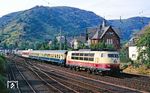 103 527 befördert den IC 527 "Rheinland" (Hannover - München) in Boppard. (11.08.1990) <i>Foto: Wolfgang Bügel</i>