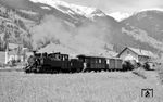 Mitte der 1960er Jahre sollte die Zillertalbahn zugunsten des Ausbaus der Zillertalstraße eingestellt werden. Für den Bau des Speicherkraftwerks in Mayrhofen (Bauzeit 1965 bis 1971) konnte die Bahn als Transportmittel für Baumaterial ihren Weiterbestand sichern. In den 1980er Jahren erkannte man die Bedeutung der Bahn für den Fremdenverkehr und erneuerte Gleise und Fahrzeuge grundlegend. Hier rangiert Lok 4'' im Bahnhof Ramsau. (27.05.1962) <i>Foto: Gerhard Karl</i>