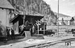Lok 1 (Krauss/Linz, Baujahr 1900) ergänzt ihre Vorräte in Mayrhofen.  (27.05.1962) <i>Foto: Gerhard Karl</i>