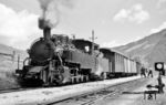 Von 1945 bis zum Oktober 1957 wurde die Heeresfeldbahnlokomotive HF 210 E (Baujahr 1939) bei der Salzkammergut-Lokalbahn (SKGLB) mit der Betriebsnummer 22 im Personenverkehr eingesetzt. Dazu wurde von 750 mm Spurweite auf 760 mm umgespurt. Nach Einstellung der SKGLB wurde sie an die Zillertalbahn verkauft, wo sie von 1958 bis 1972 hauptsächlich als Güterzug-Lokomotive mit der Betriebsnummer ZB 4'' eingesetzt wurde. Im Dezember 1980 wurde sie von der Zillertalbahn an den deutschen Industriellen Walter Seidensticker verkauft. Sie kam im März 1981 wieder in das Zillertal, wo sie in den beiden folgenden Jahren unter dem Namen "Aquarius C" noch für Sonderzüge zur Verfügung stand. Seit Mai 2009 gehörte die Lokomotive der Eisenbahn-Bau- und Betriebsgesellschaft Pressnitztalbahn in Jöhstadt (PRESS), die sie überwiegend auf der Insel Rügen, aber auch auf der Preßnitztalbahn im Sonderzugdienst einsetzte. Seit 2018 ist sie auf der österreichischen Taurachbahn von Mauterndorf (Taurachbahn) nach Murau (Murtalbahn) im Einsatz. (29.05.1962) <i>Foto: Gerhard Karl</i>