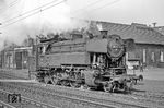 065 013 nochmals in voller Schönheit auf der Fahrt vom Hauptbahnhof zur Bekohlungsanlage im Bw Aschaffenburg. (02.04.1971) <i>Foto: Wolfgang Bügel</i>