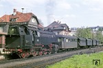 Lok 262 (Henschel Baujahr 1954) der Frankfurt-Königsteiner-Eisenbahn (FKE) mit einem Personenzug im Bahnhof Königstein. Die Maschine wurde am 4. April 1973 an die EUROVAPOR verkauft. Sie stand noch bis Oktober 1977 im Königsteiner Lokschuppen bevor sie in das Eisenbahnmuseum Darmstadt-Kranichstein gebracht wurde. Mittlerweile gehört die Maschine der Verein Vereinigte Dampf-Bahnen und soll in deren Werkstatt in Huttwil/Schweiz wieder aufgearbeitet werden. Seit Sommer 2015 fährt sie wieder auf der Sauschwänzlebahn im Schwarzwald.  (11.05.1968) <i>Foto: Will A. Reed</i>