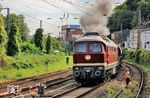 SLRS 232 088 startet vor einem Bauzug in Wuppertal-Elberfeld. (27.08.2025) <i>Foto: Wolfgang Bügel</i>