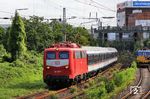Der Mittwochs-Klassiker TRI 110 198 mit DLr 56716 (Dortmund-Eving - Köln Bbf) im Bahnbiotop in Wuppertal-Elberfeld. (27.08.2025) <i>Foto: Wolfgang Bügel</i>