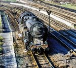 95 0009 vom Bw Probstzella im Bahnhof Saalfeld (Saale), die aufgrund einer L 7 im Raw Meiningen vom August 1978 eine der letzten einsatzfähigen Lok der Baureihe 95 wurde. (04.1980) <i>Foto: Karsten Risch</i>
