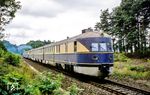 DR 182 003 (ex SVT 137 278, Bauart Köln, Inbetriebnahme am 30.09.1938) mit einem Schwesterfahrzeug als Schnelltriebwagen Berlin - Bautzen auf der Strecke Görlitz - Cottbus - Lübben - Berlin bei Brand (Niederlausitz).  (1975) <i>Foto: Karsten Risch</i>