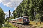Leider anders als erwartet schob 101 127 ("100 Jahre Baureihe 01") den LPFT 78237 bei Gruiten. In Köln Hbf wird aus dem Leerzug der IC 2156 nach Gera werden. (02.09.2025) <i>Foto: Joachim Bügel</i>