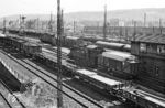 Im Frühjahr 1894 begannen die Bauarbeiten für den Güter- und Rangierbahnhof in Untertürkheim an der Cannstatter Straße (seit 1936 Augsburger Straße). 1896 wurde er feierlich seiner Bestimmung übergeben. Die Länge des Gleisfeldes betrug etwa 2300 Meter und war im Durchschnitt 125 Meter breit. Nach seiner Stilllegung sollte er  als Teil des Projektes Stuttgart 21 den dem Hauptbahnhof vorgelagerten Abstellbahnhof Stuttgart-Rosenstein beim Rosensteinpark ersetzen. 2004 wurde ein erstes Planfeststellungsverfahren begonnen. Die Pläne wurden mehrfach modifiziert und neu eingereicht. Die Inbetriebnahme ist für Juli 2026 geplant. Als Untertürkheim noch ein "richtiger" Rangierbahnhof war, rangiert dort 94 108. (06.1957) <i>Foto: Jürgen Hagemann, Slg. R. Garn</i>
