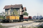 106 829 rangiert Schmalspurwagen der Harzquerbahn im Bahnhof Wernigerode. (07.10.1991) <i>Foto: Will A. Reed</i>