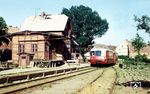 Im Endpunkt der Nebenbahn aus Deleow steht VT 2.09.045 als T 1214 zur Abfahrt nach Prenzlau bereit. Der Personenverkehr auf der Strecke war stets gering. Im Wesentlichen bestand er von der Streckeneröffnung im Jahr 1902 bis zur Verkehrseinstellung am 30. September 1978 aus drei Zugpaaren am Tag, die von und nach Prenzlau durchgebunden wurden. Nur der Bahnhof Fürstenwerder (bis 1951 Fürstenwerder Kreisbahn genannt) besaß ein größeres, zweigeschossiges Empfangsgebäude, das bis heute erhalten geblieben ist und auch nach der Streckenschließung als Gaststätte genutzt wurde.  (19.06.1970) <i>Foto: Bernd Kappel</i>